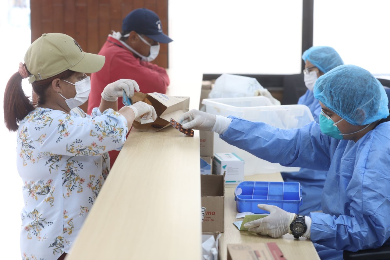 Los adultos mayores reciben sus medicamentos, a través del Programa PADOMI Delivery